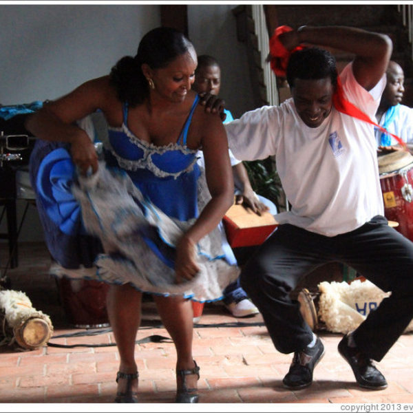Africa in Matanzas, Cuba: El Almacén is Walking