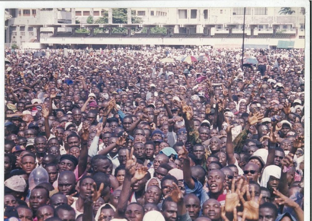 Crowd at Fela’s funeral, Tafawa Balewa Square in Lagos, Nigeria, 1997