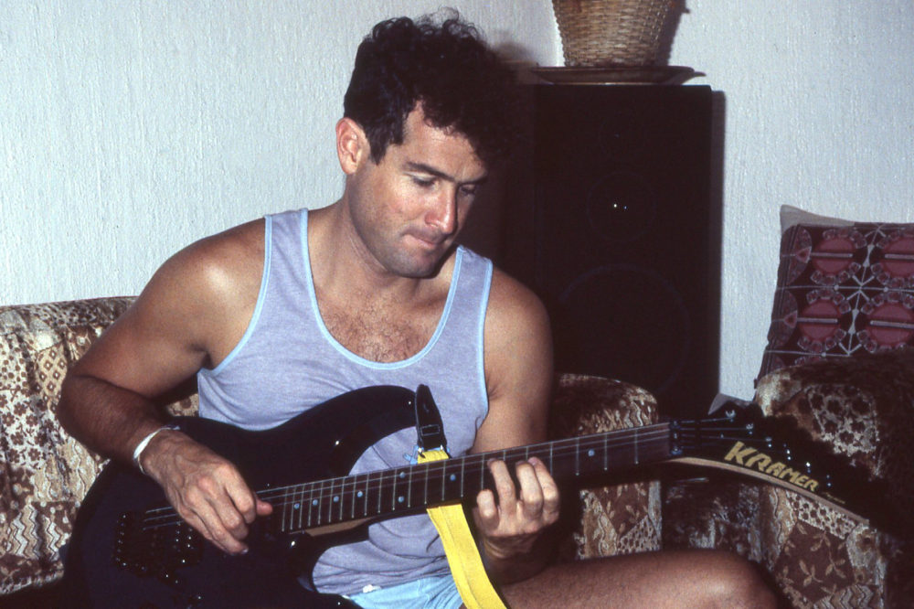 Johnny Clegg demos maskandi guitar at his home in Joburg, December, 1987 (Eyre)