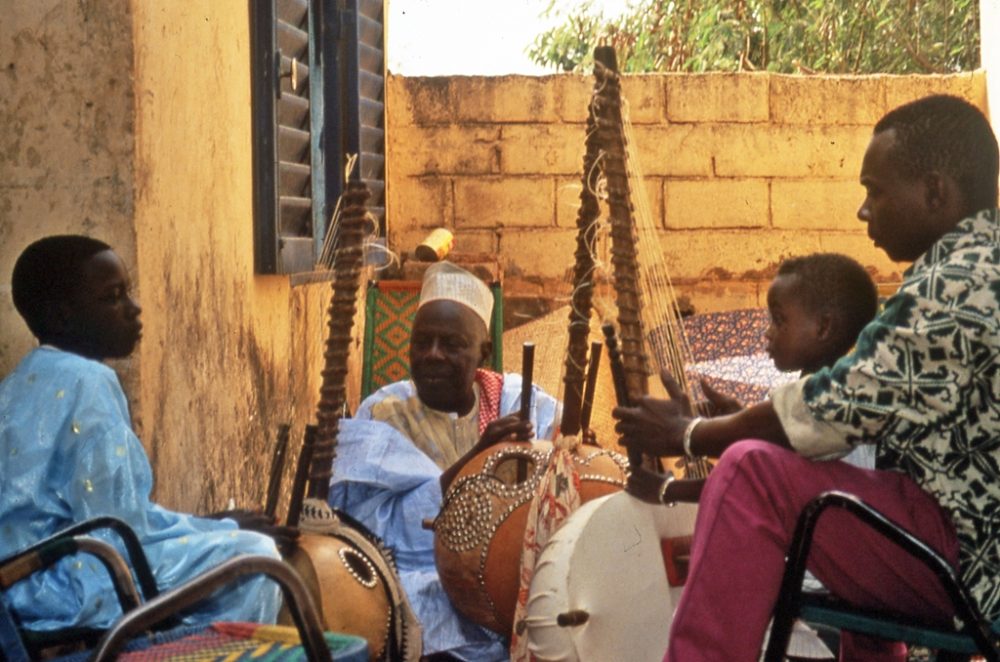 SIdiki (son), Sidiki (father), and Toumani Diabaté (photo by David Gilden)