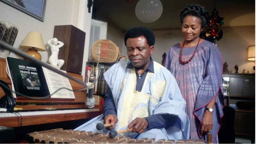 Francis Bebey and his wife Made in the family’s flat on Rue du Champ des Alouettes (photo P.R. Worms)